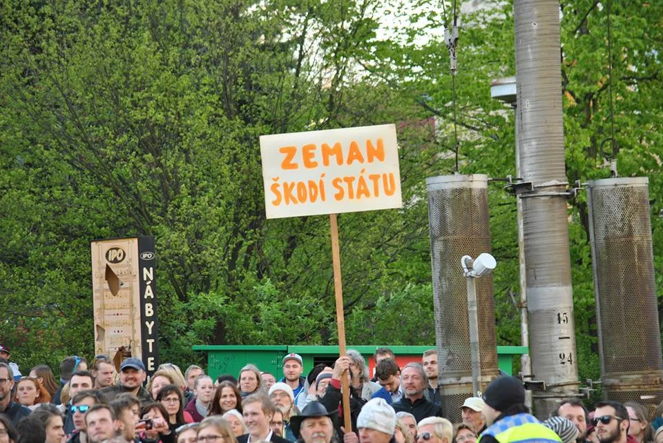 Demonstrace před Imperialem.