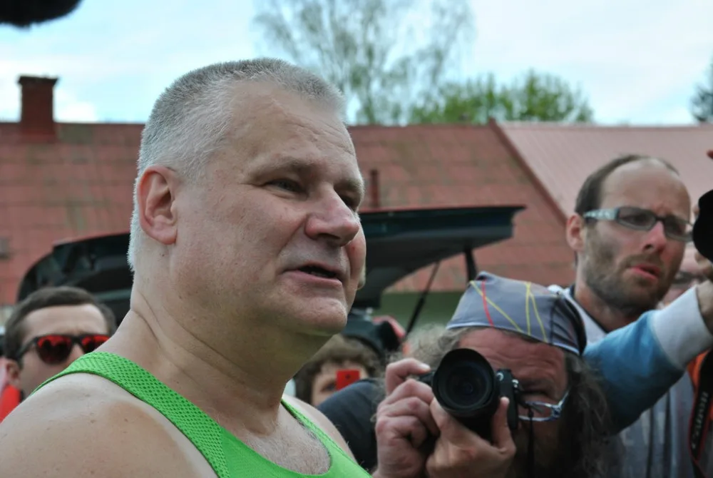 Jiří Kajínek odpovídá novinářům.