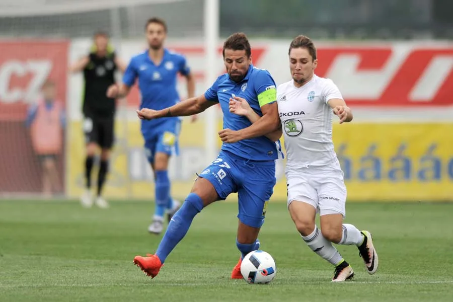 Milan Baroš bude chtít svůj předchozí klub porazit.