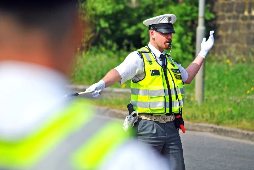 Dopravní policisté řídili dopravu na křižovatce u Viaduktu.