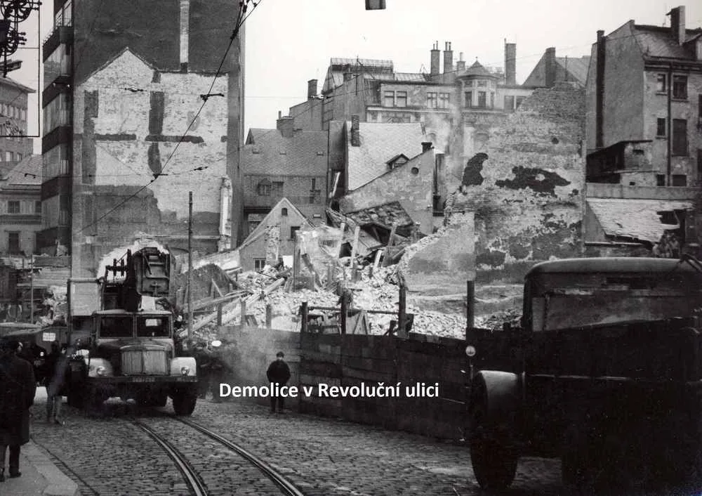 Demolice v Revoluční ulici.