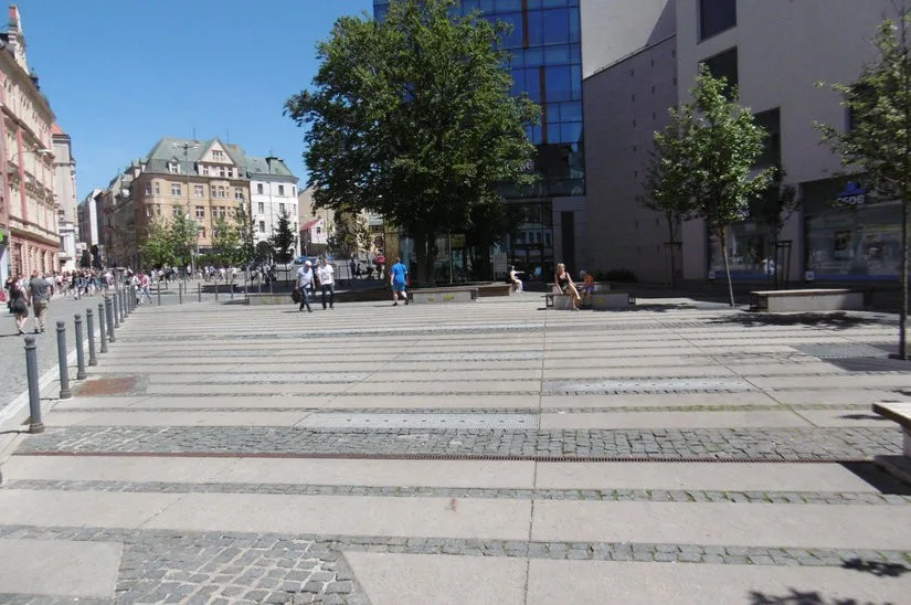 Fontána před Plazou nefunguje.