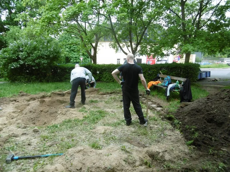 Odsouzení pomáhají udržovat veřejná prostranství.