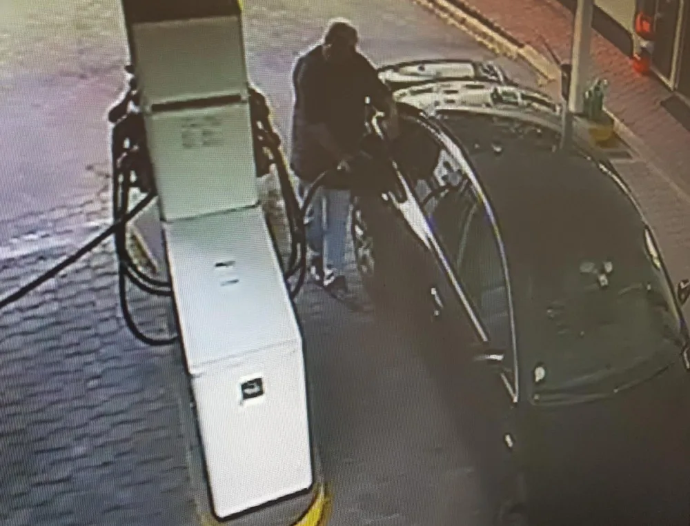Řidič odjel i s tankovací pistolí v nádrži.