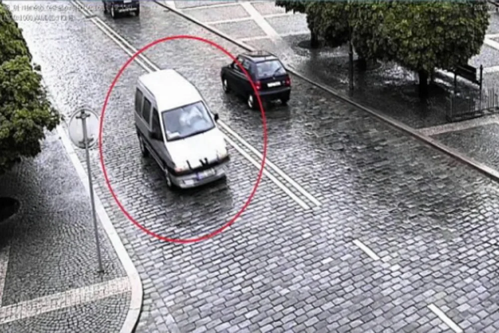 Policisté hledají tohoto řidiče.