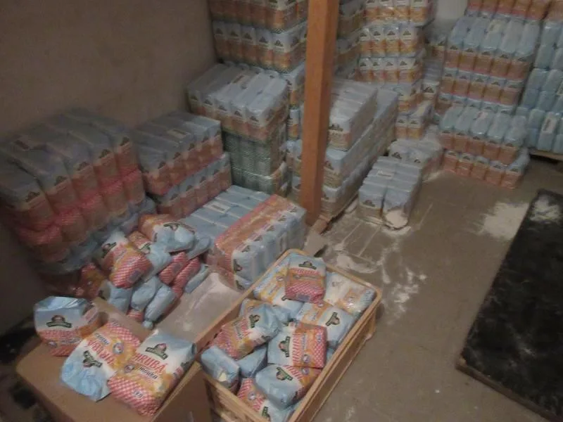 Myší trus, odpad a okousané potraviny. Inspekce zavřela další samoobsluhu.