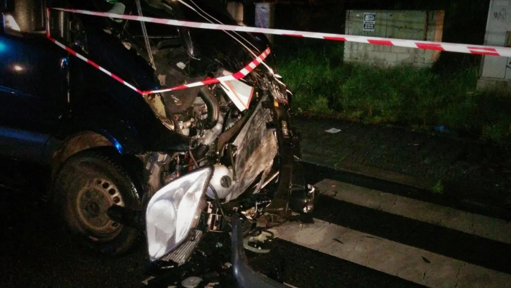 Dodávka kapely Wohnout se při cestě z Benátské! střetla s autobusem.