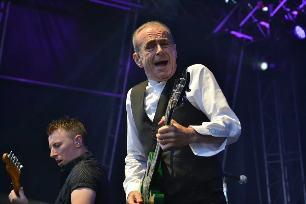Status Quo po osmi letech v Liberci. Vesecký areál aplaudoval tříakordovému boogie.