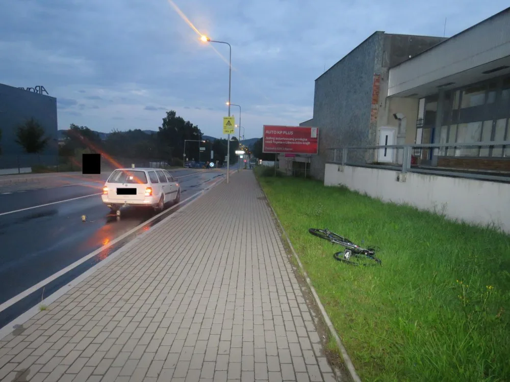 Jablonecké silnice křižoval bez řidičáku i pojištění auta, prozradila ho drobná nehoda.