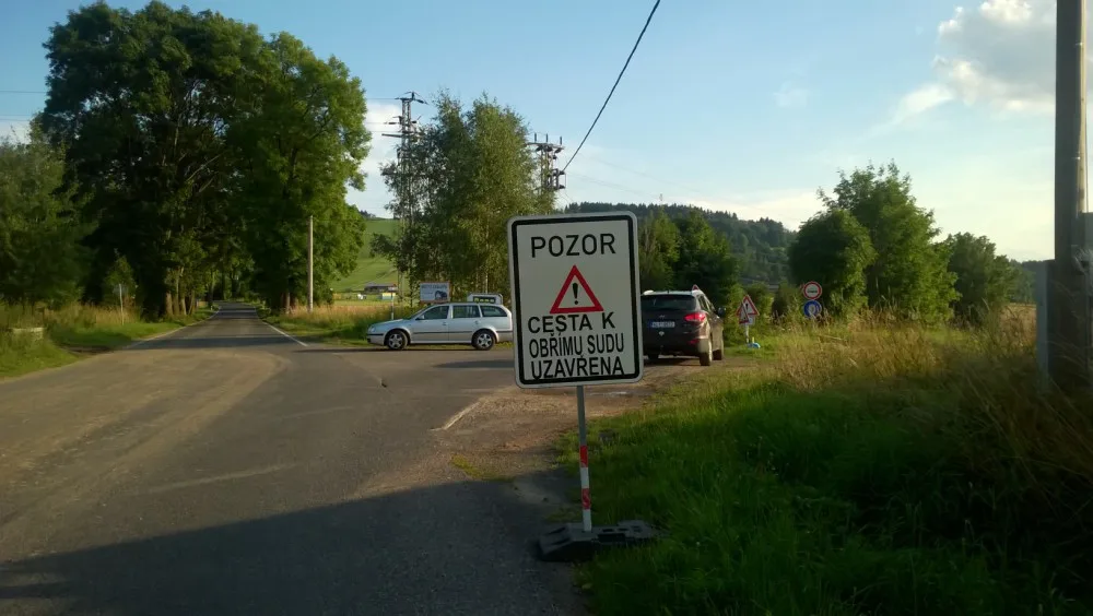 Silnice z Jeřmanic na Javorník je uzavřená.