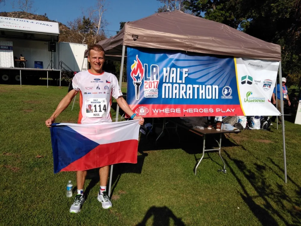 Liberecký hasič Radek Musil skončil šestý na půlmaratonu v Los Angeles.