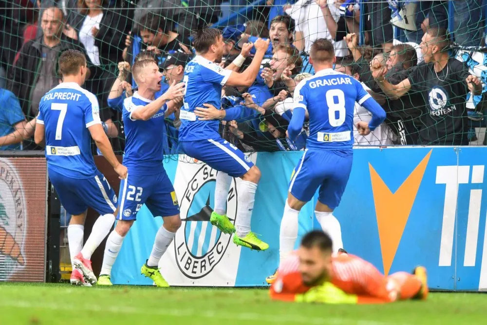 Sparta v Liberci opět zaváhala. Slovan dokázal v devíti hráčích vybojovat remízu 1:1.