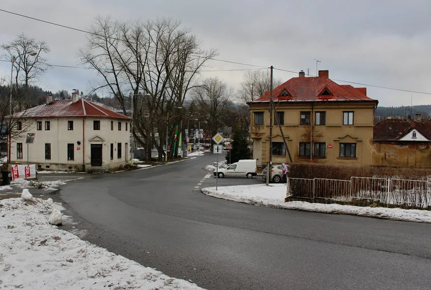 V Jablonci začne demolice dvou domů na nepřehledné křižovatce.