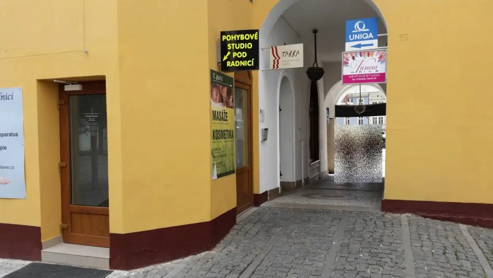 V průchodu do Plazy se to stalo.