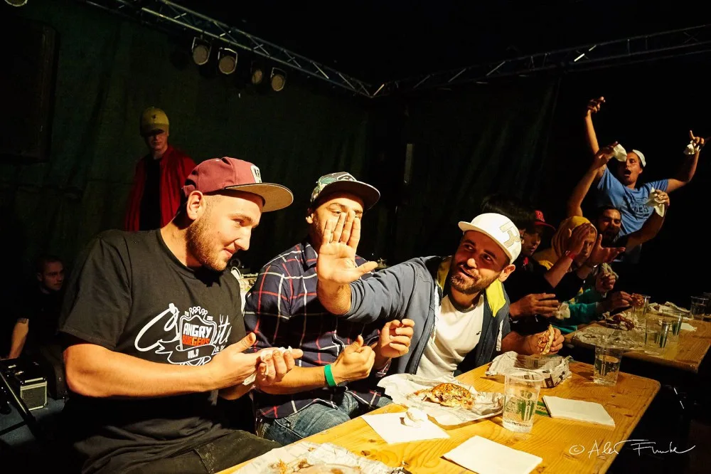 Multižánrový 4. ročník festivalu u "Kojota" klepe na dveře. Přijď si zasoutěžit v pojídání Burgerů již tento víkend.