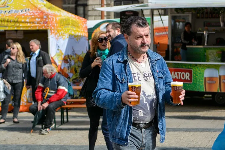 Na Libereckém pivním festivalu tekl zlatavý mok proudem, vytočilo se více než 13 tisíc piv.