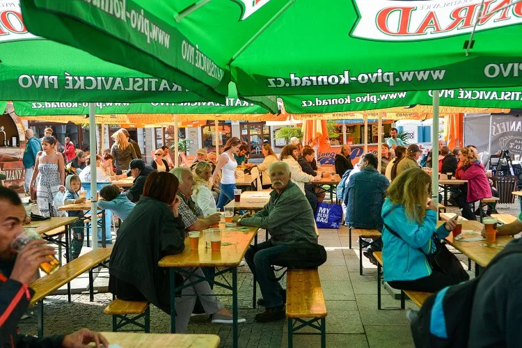 Na Libereckém pivním festivalu tekl zlatavý mok proudem, vytočilo se více než 13 tisíc piv.