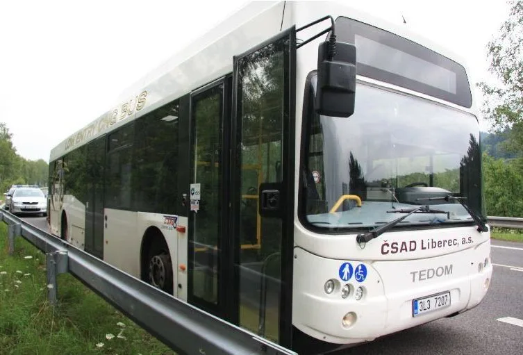 Neznámý mladík ukradl autobus a ujel s ním do Bílého Kostela. Policie žádá o pomoc veřejnost.
