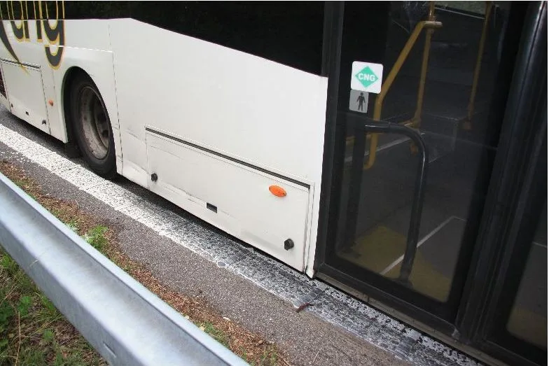 Neznámý mladík ukradl autobus a ujel s ním do Bílého Kostela. Policie žádá o pomoc veřejnost.