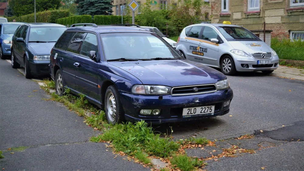 Autovrak v Husitské ulici v Liberci.