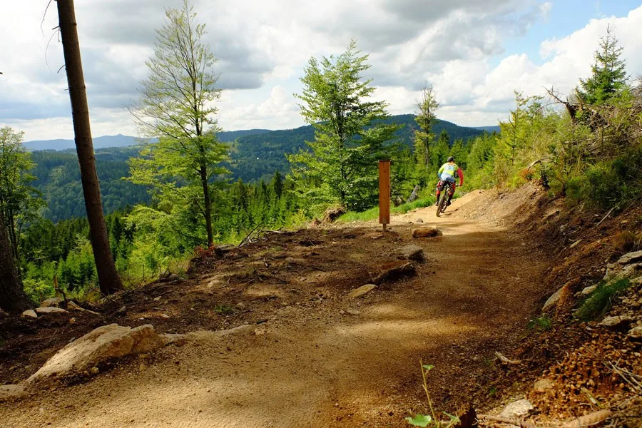 Na Tanvaldském Špičáku v Jizerských horách mají nový bikepark.