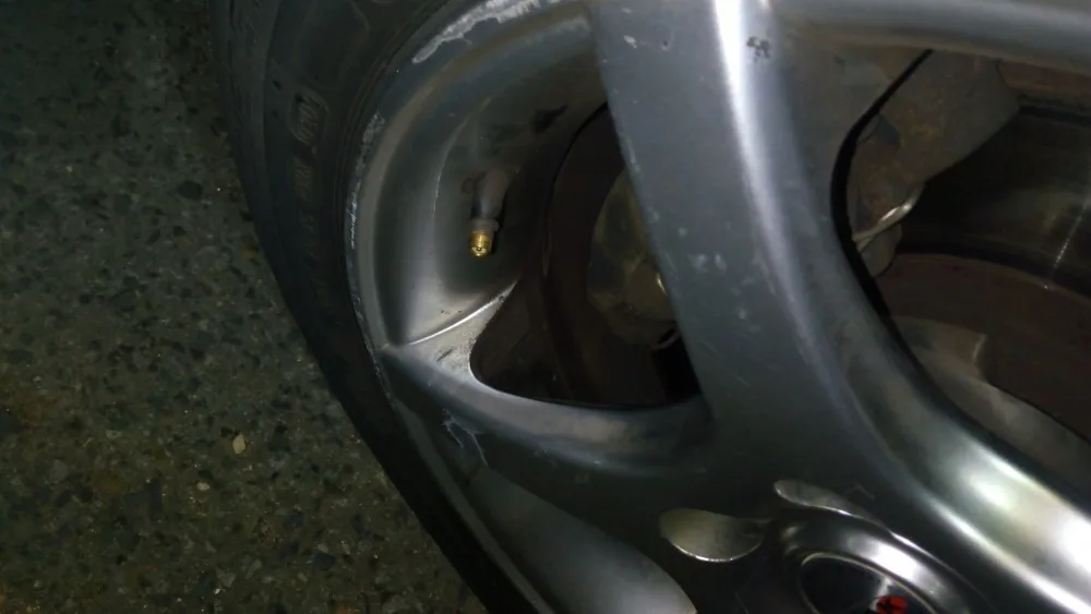 Poškozené auto českolipských strážníků.