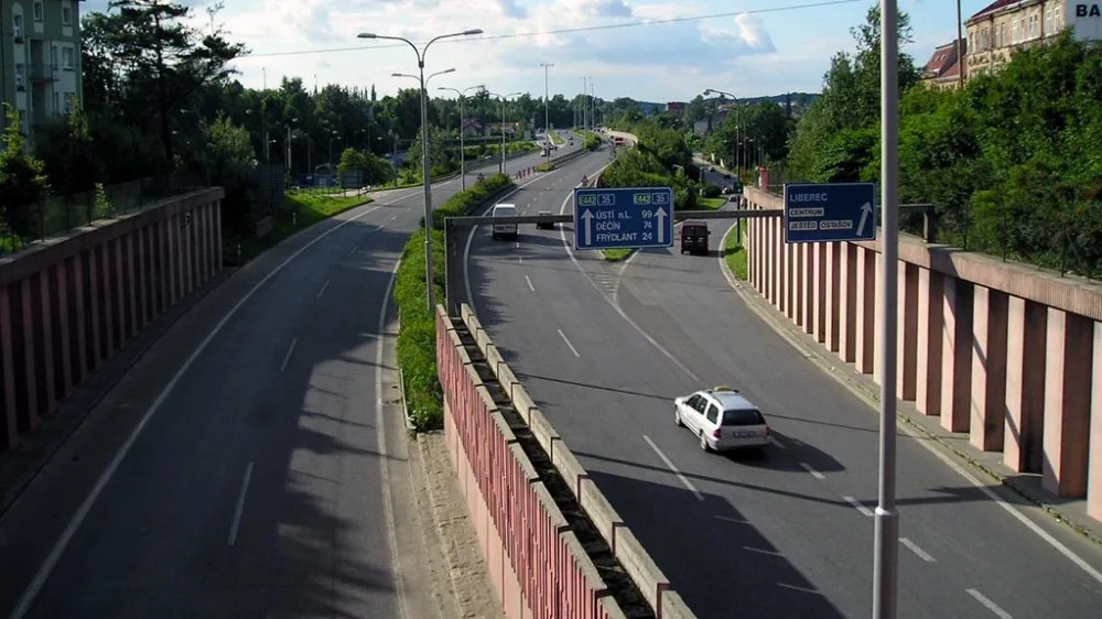 Dopravu v Liberci komplikuje částečné uzavření tunelu na průtahu.