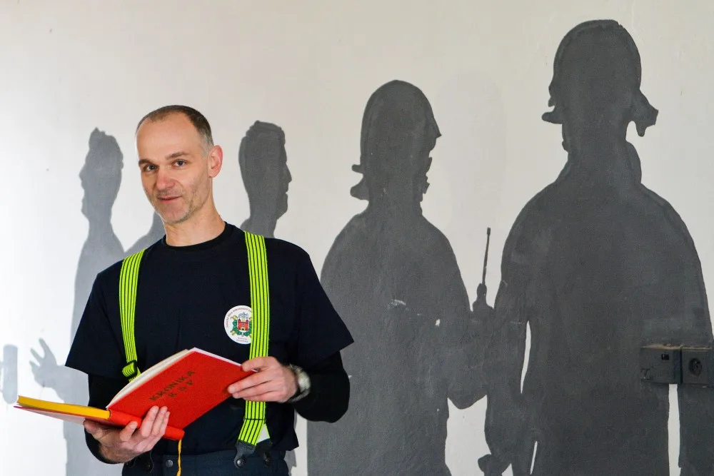 V Krásné Studánce vyroste nová zbrojnice. Demolice staré budovy začala tento týden.