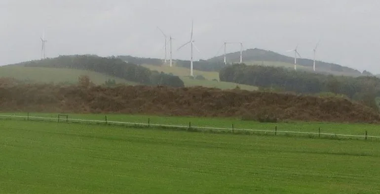 Václavický větrný park za miliardu korun dnes zahájil testovací provoz.