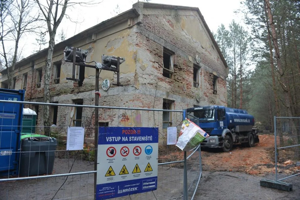 Demolice domů v Ralsku pokračuje. Bývalý štáb sovětské armády do dvou měsíců zmizí.