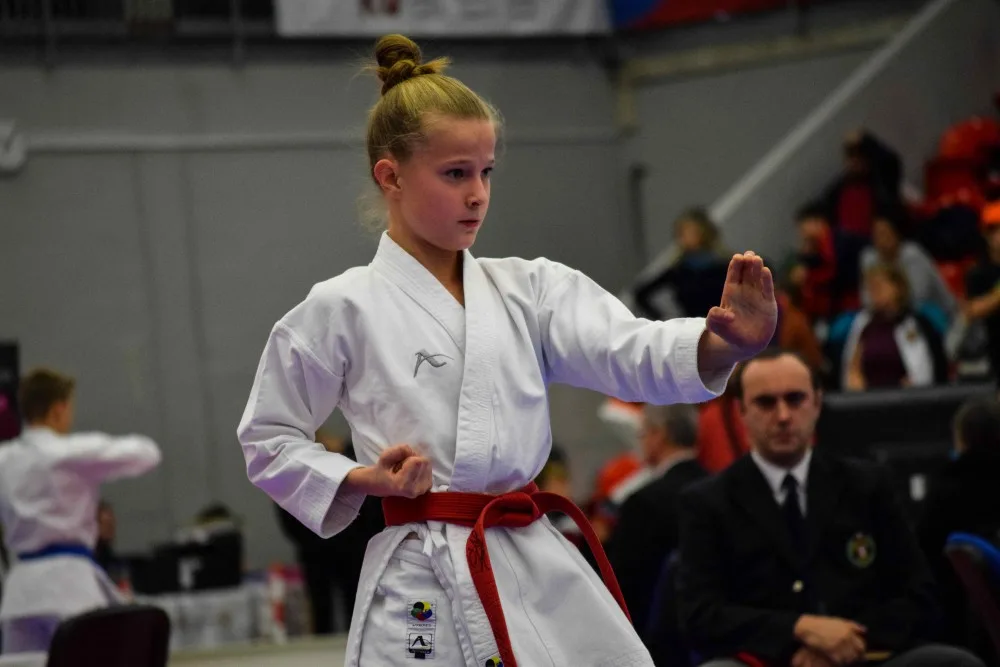 Míša Vaškovská skončila v kata pátá a v kumite vybojovala stříbro (1)