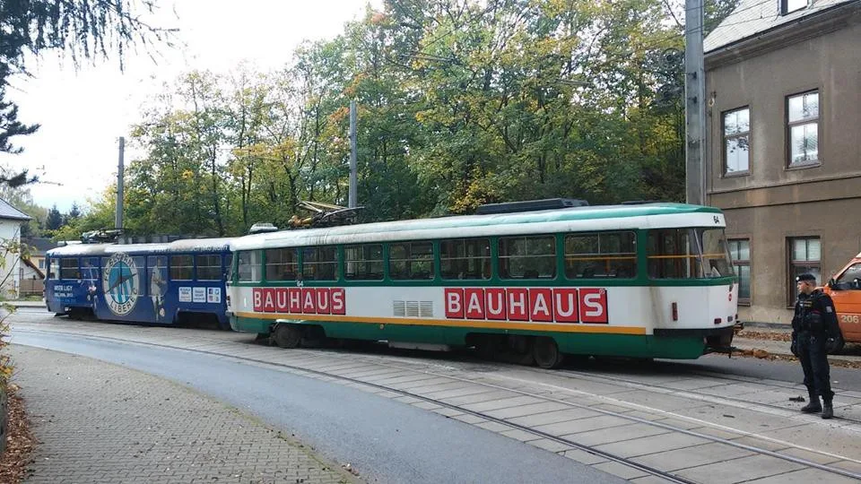 Poblíž zastávky Viadukt vykolejila v říjnu letošního roku tramvaj dopravního podniku.