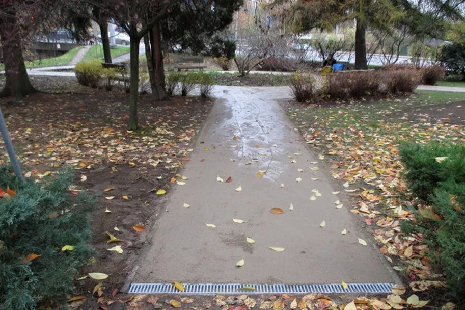 Park v Okružní ulici.