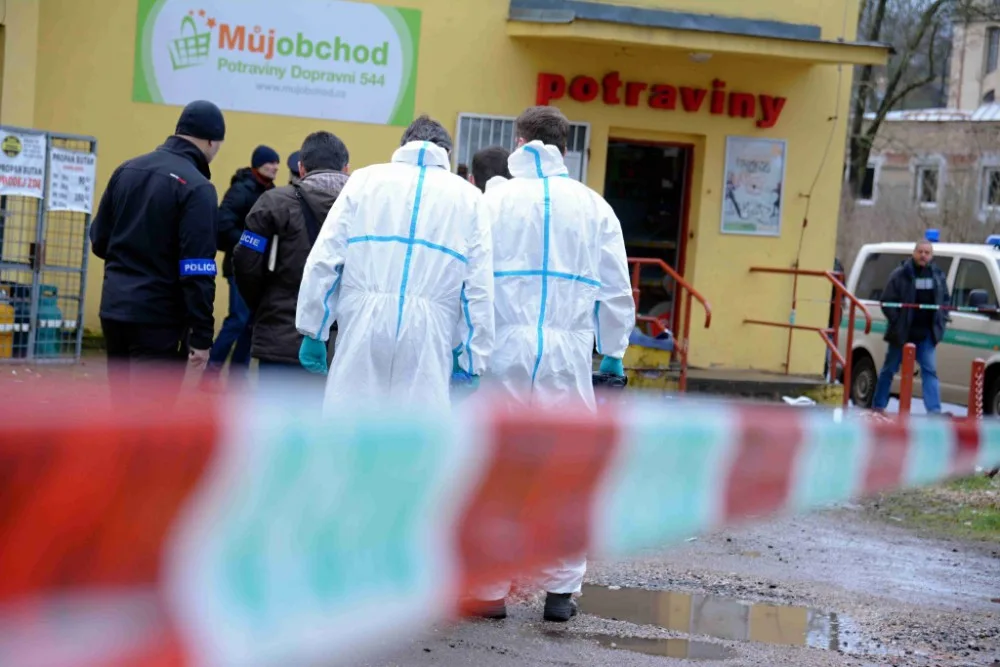 Policisté ve Vratislavicích vyšetřují přepadení večerky.