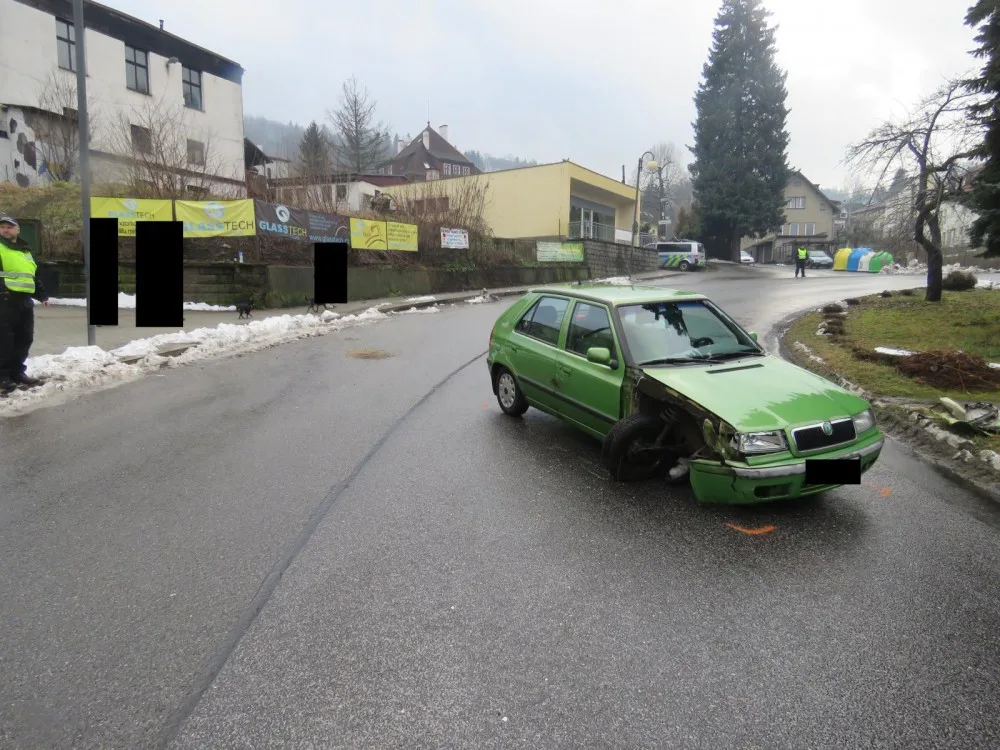 Auto bylo po nehodě nepojízdné.