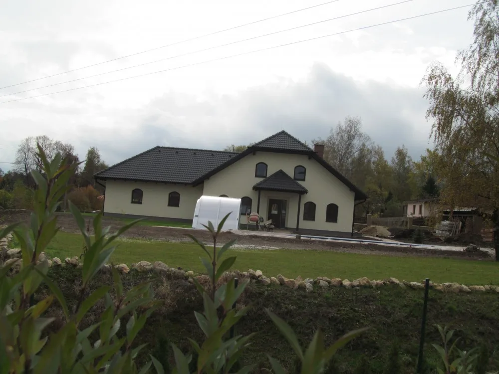 Dům rodiny Volavkových, který na pozemku vyrostl.