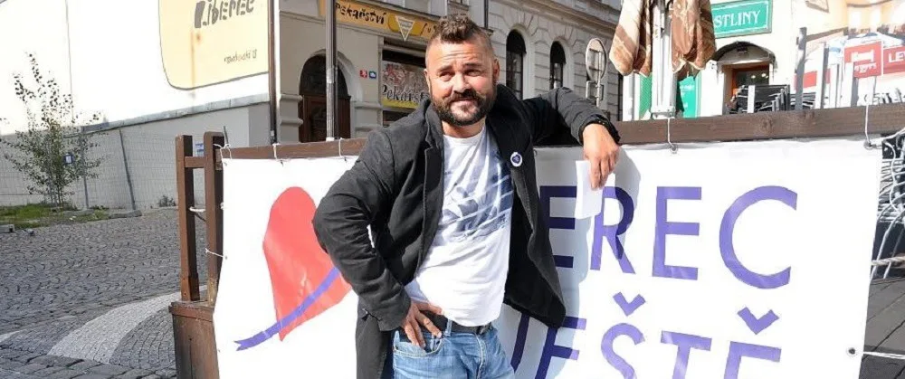 Roman Šotola při předvolební kampani v roce 2014.
