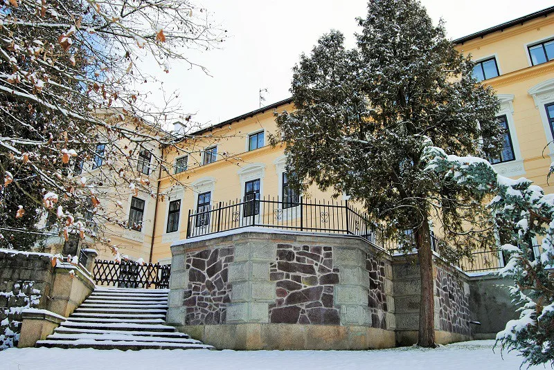 Domov důchodců Český Dub.