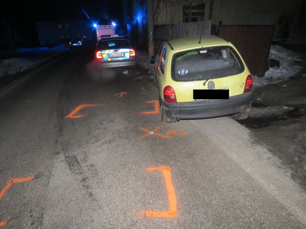 Zfetovaný řidič ujížděl policejní hlídce, honičku ukončil střet se služebním autem.