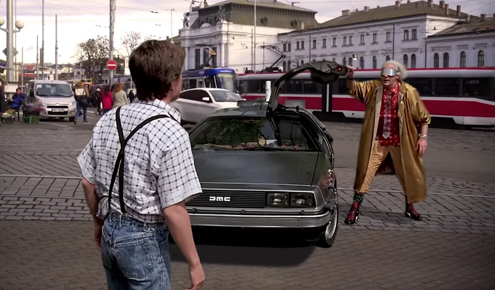Oblíbenýý filmař Michal Orsava zachraňuje Česko před hrozivou budoucností.