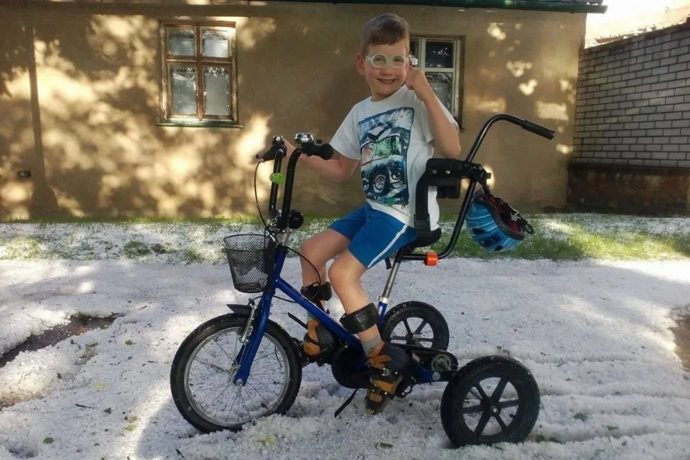 Tygři pomohou svému malému fanouškovi po dětské mozkové obrně.