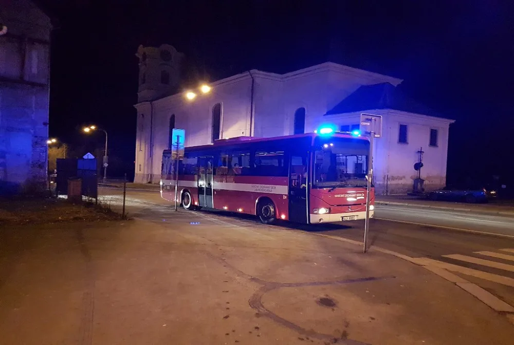 Požár v centru Liberce vyhnal z domova šestnáct osob. Škoda jde do statisíc korun.
