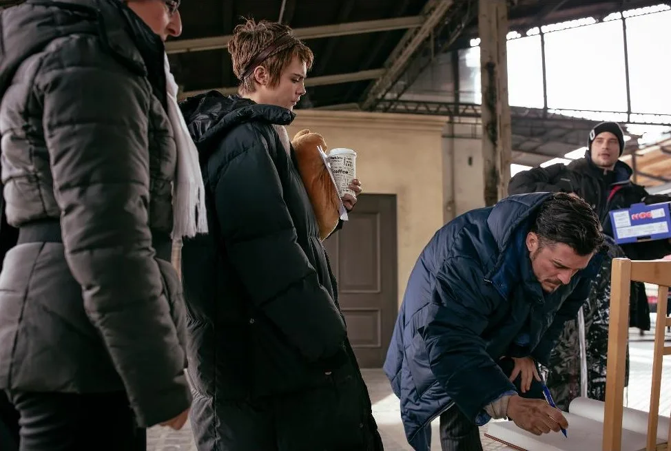 Orlando Bloom při podpisu do kroniky města.