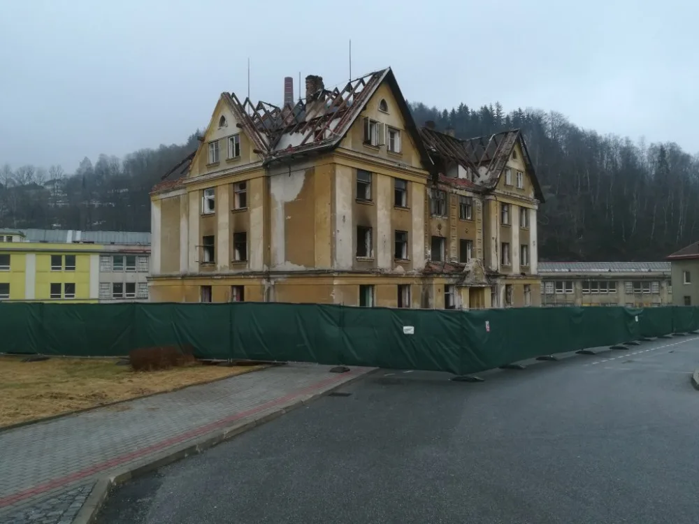 V Tanvaldu začala demolice tzv. domu hrůzy.