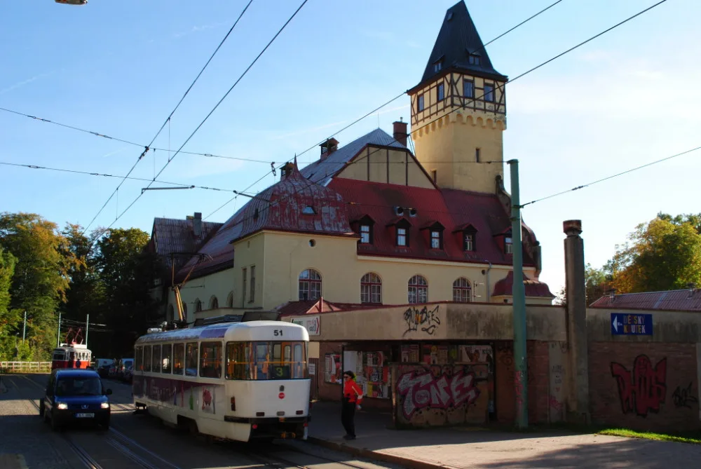 V Lidových sadech se budou o prázdninách opravovat koleje.