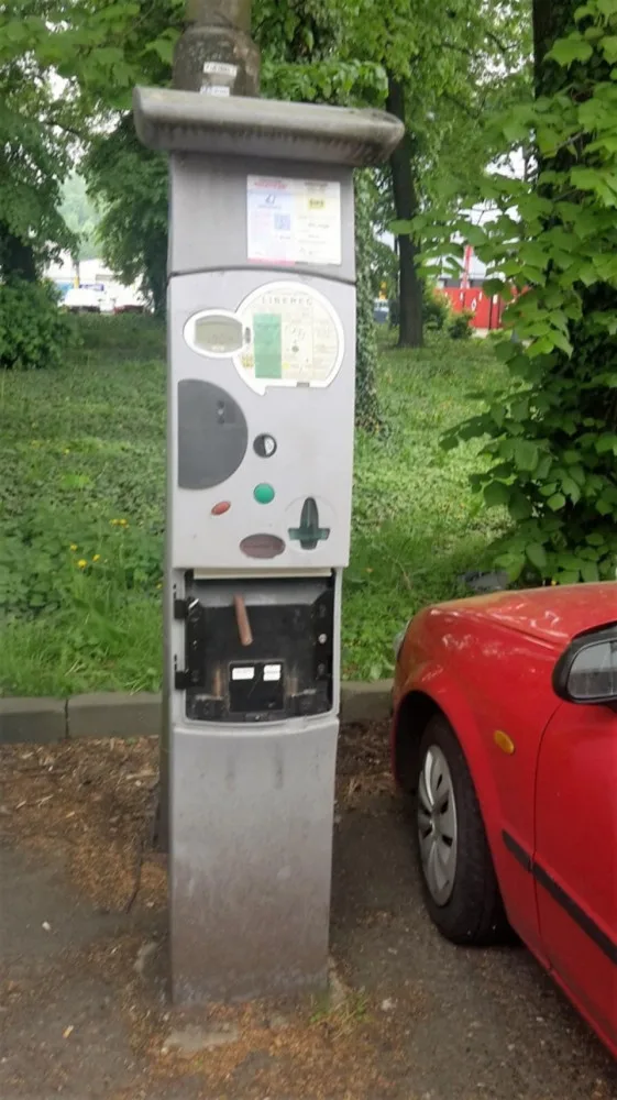 Automat se pokusil vybrat zloděj.