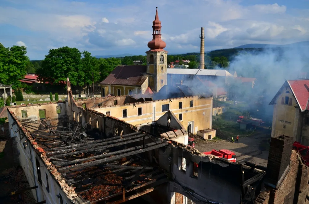 Zásah v JIndřichovicích pokračuje třetí den.