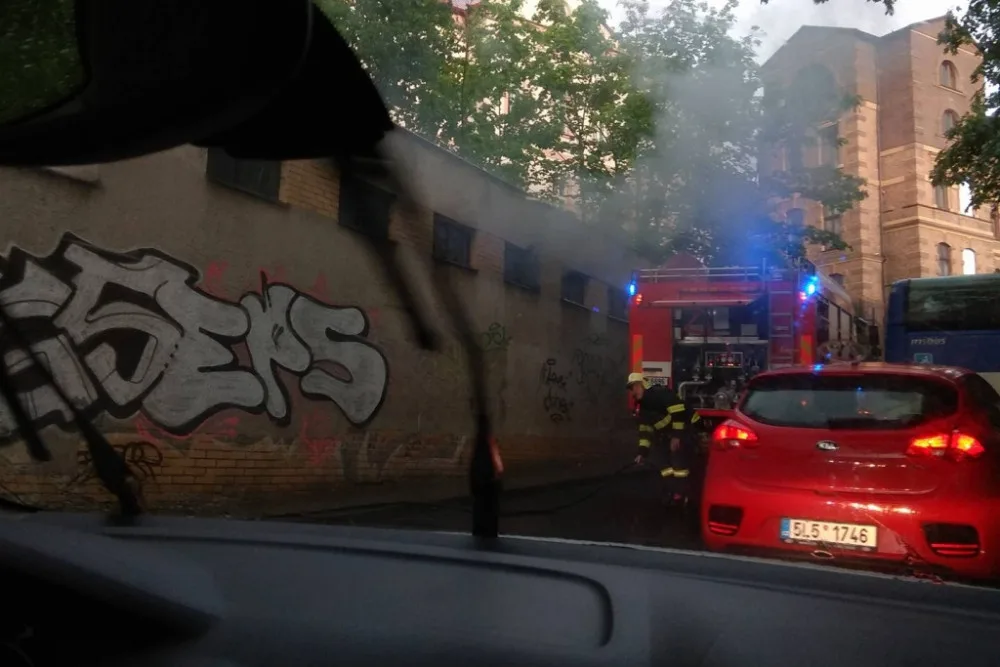 V centru města hoří.