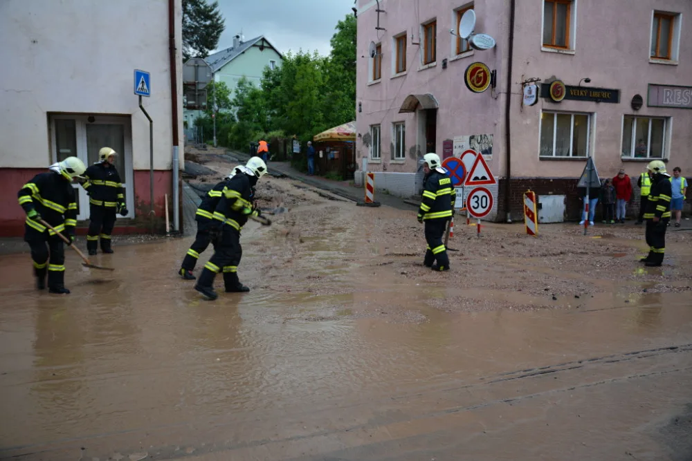 Hanychovská ulice po lijáku.