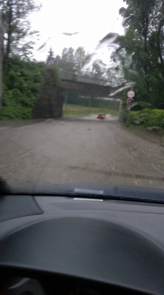 Hanychovská ulice po lijáku.